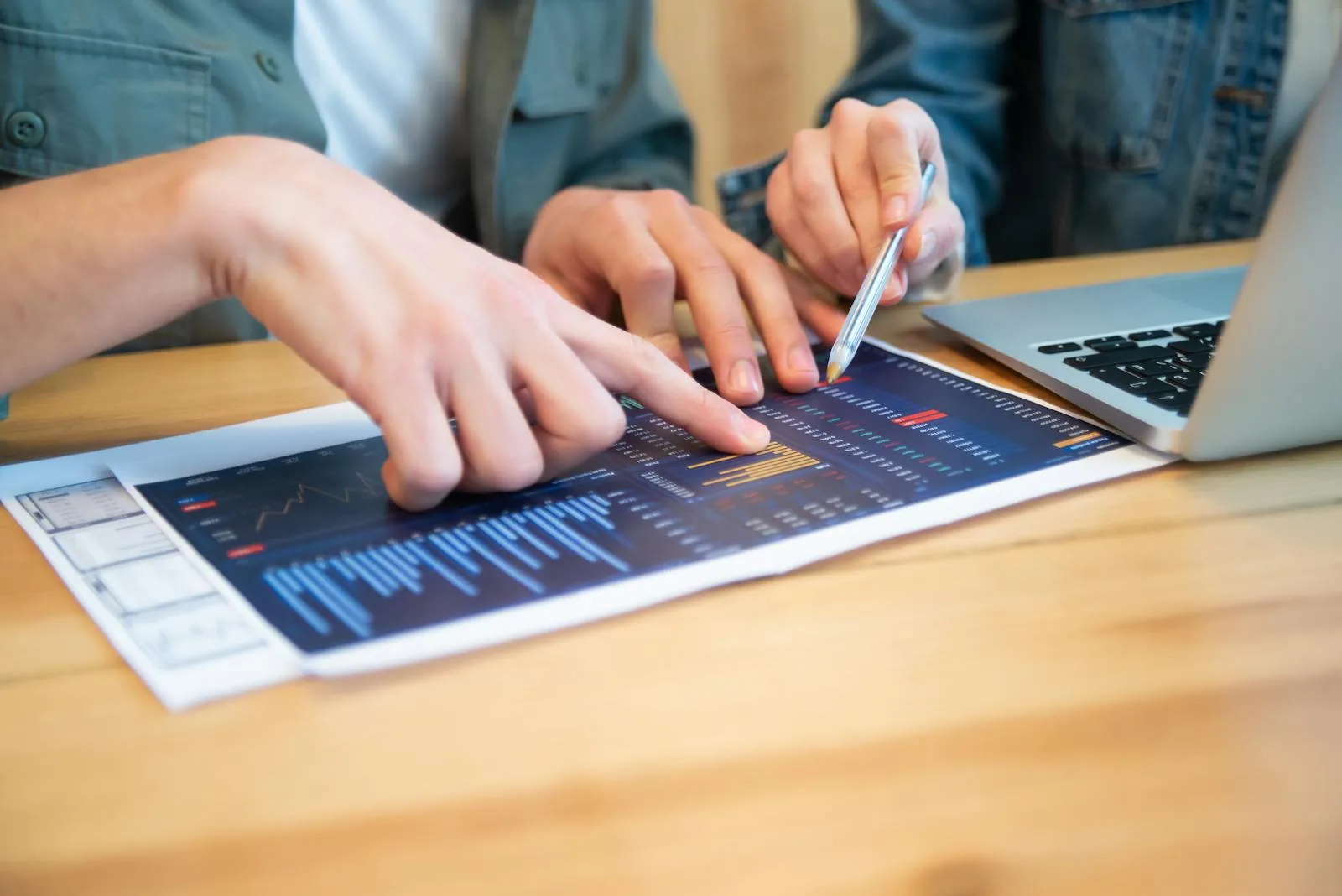 Teknik SEO ve analytics kontrolleri için rapor inceleme masası