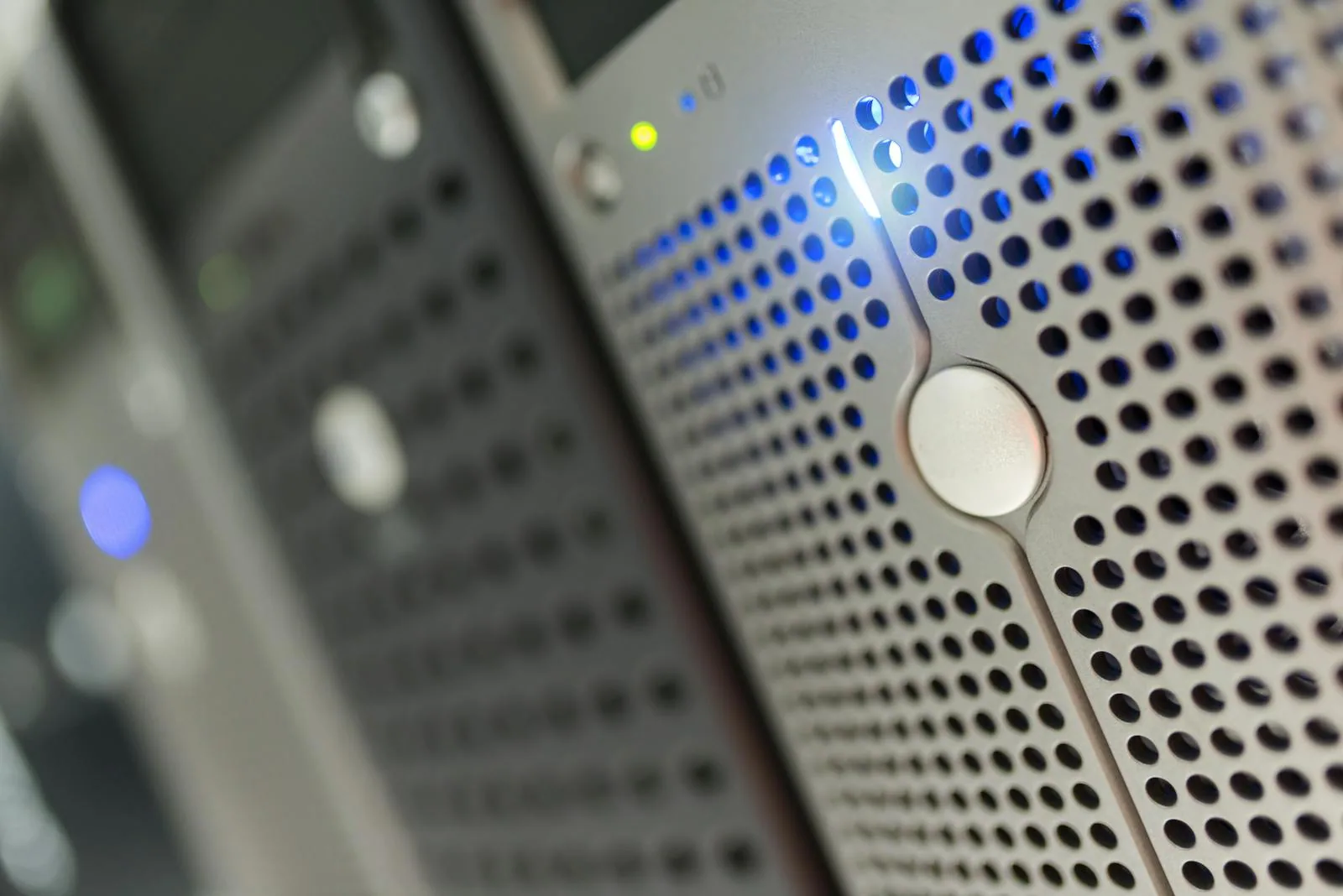 AI görünürlüğü ve veri altyapısı için server donanımı